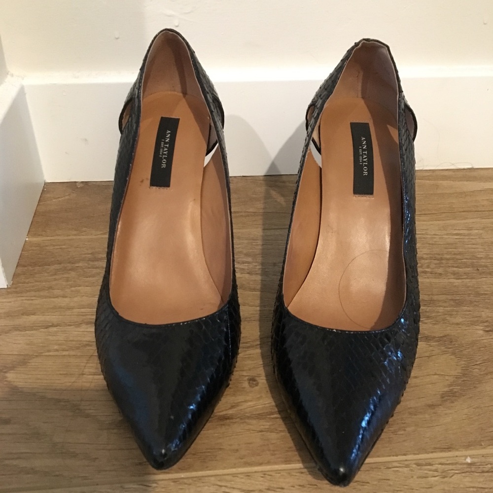 Anne Taylor Black Snake Print heel